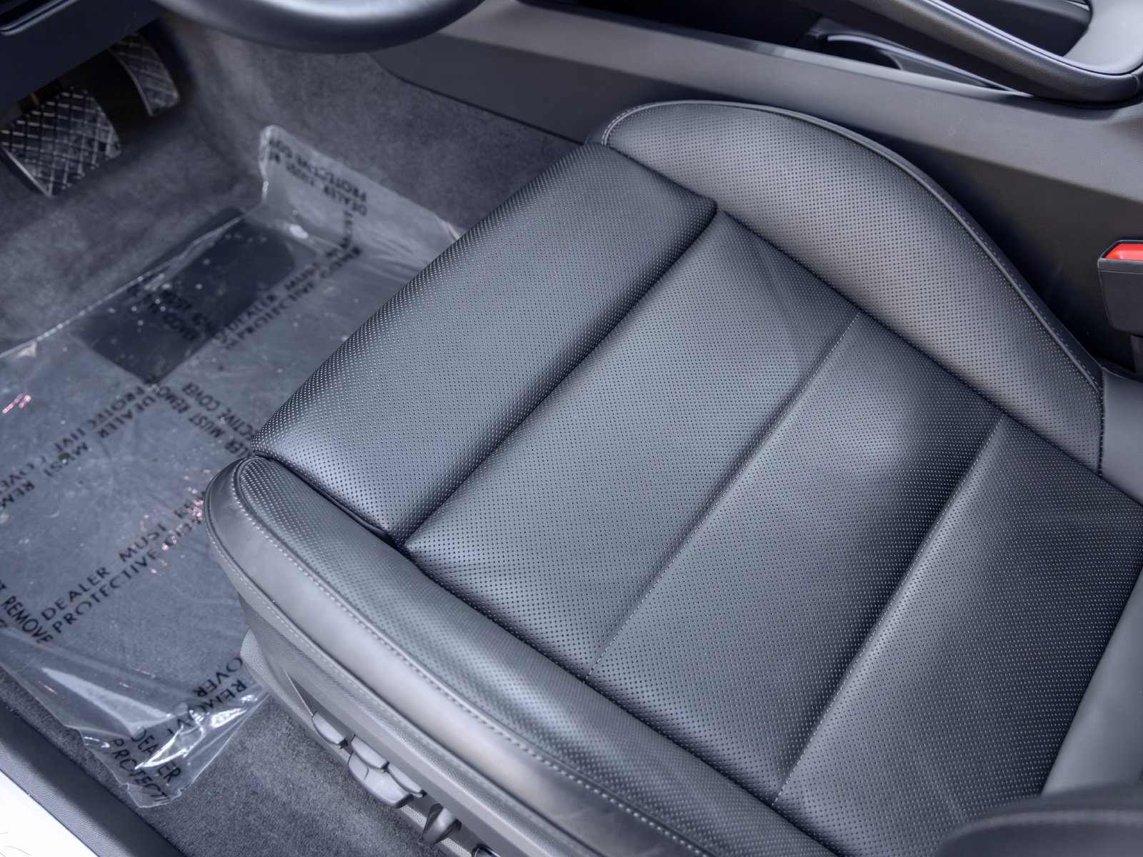 Certified 2025 Porsche Macan Electric RWD image 32