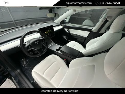 Used 2022 Tesla Model Y Long Range image 13
