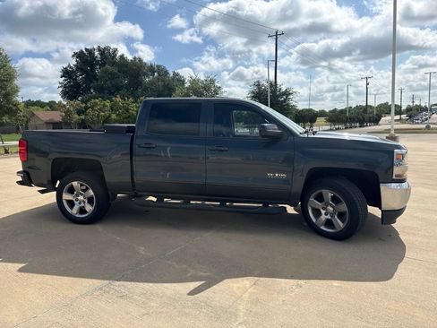 Used 2018 Chevrolet Silverado 1500 LT w/ Texas Edition RWD image 2