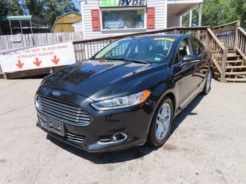 Used 2013 Ford Fusion SE FWD image 2