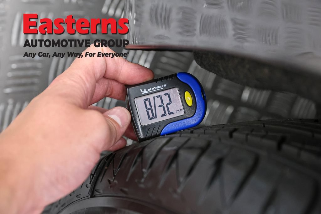 Used 2023 Chrysler Pacifica Touring-L FWD image 31