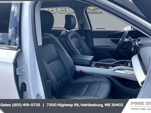 Used 2024 Lincoln Nautilus Premier image 6