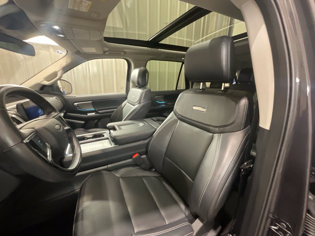 Used 2025 Ford Expedition Max Platinum w/ Driver's Package AWD/4WD image 8
