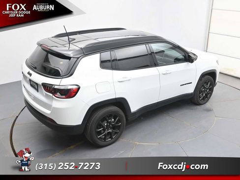 Used 2023 Jeep Compass Latitude w/ Sun and Sound Group AWD/4WD image 30