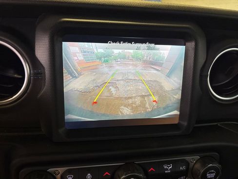 Used 2021 Jeep Wrangler Unlimited Rubicon 4xe w/ Cold Weather Group AWD/4WD image 18