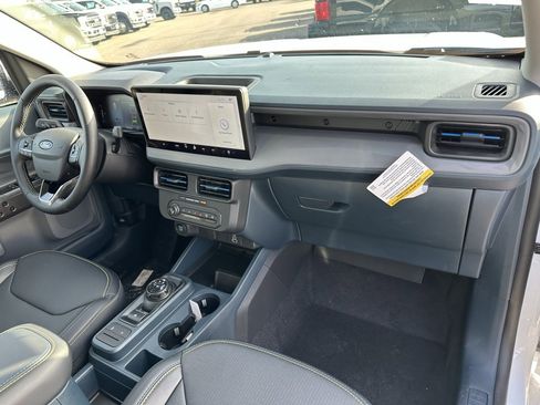 New 2025 Ford Maverick Lobo image 24