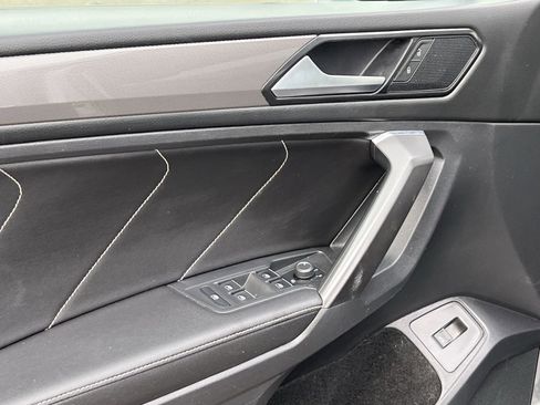 Used 2022 Volkswagen Tiguan SE w/ Panoramic Sunroof Package image 14