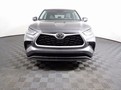 Used 2023 Toyota Highlander L FWD image 7