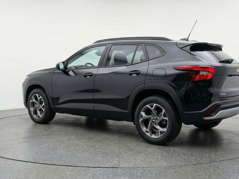 Used 2025 Chevrolet Trax LT image 6