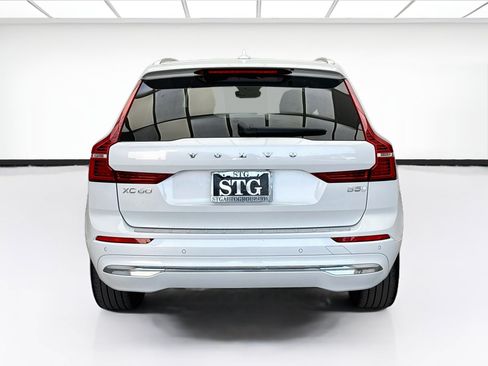 Used 2023 Volvo XC60 B5 Ultimate w/ Climate Package FWD image 5