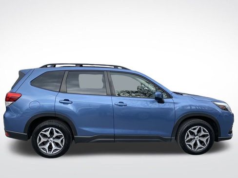 Used 2022 Subaru Forester Premium image 17