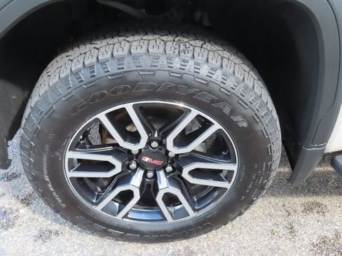 Used 2026 GMC Sierra 1500 AT4 w/ Technology Package AWD/4WD image 17