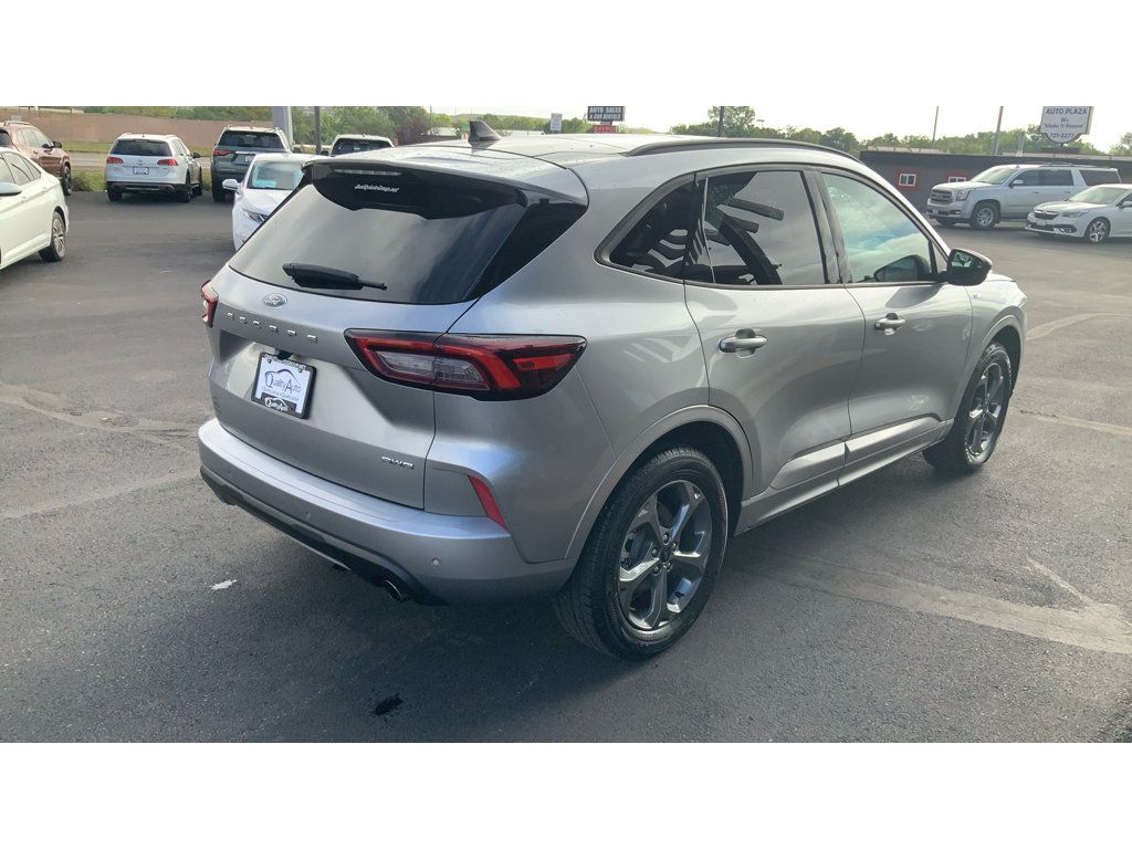 Used 2024 Ford Escape ST-Line w/ Tech Pack #1 AWD/4WD image 4
