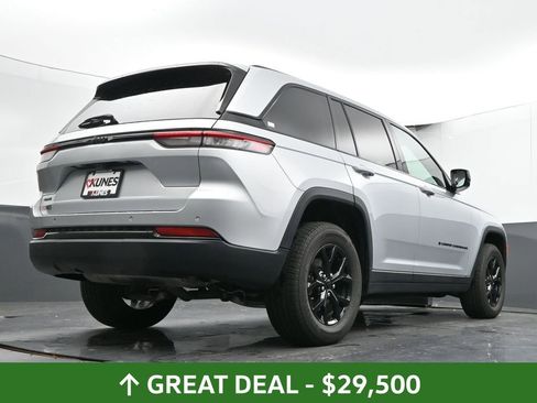 Used 2024 Jeep Grand Cherokee Altitude image 52