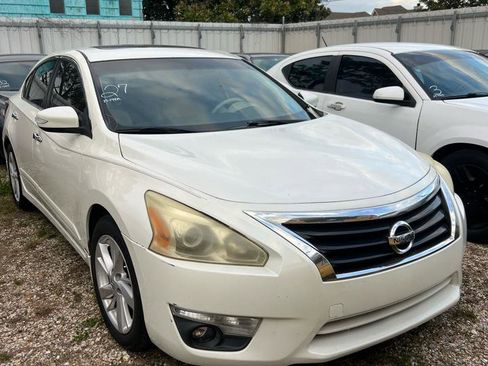 Used 2015 Nissan Altima 2.5 SV w/ Convenience Package image 2