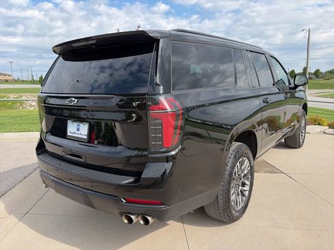 Used 2025 Chevrolet Suburban Z71 AWD/4WD image 19
