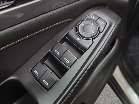 Used 2020 Chevrolet Traverse LS image 27