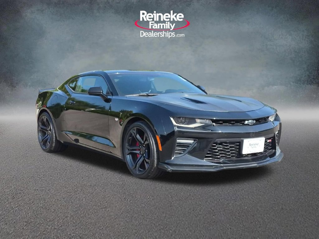 Used 2018 Chevrolet Camaro SS RWD image 4