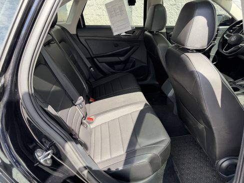 Used 2022 Volkswagen Jetta SE FWD image 31