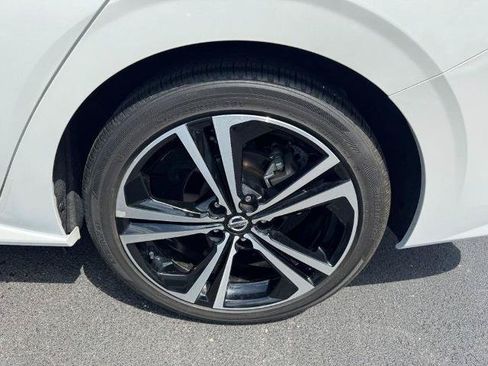 Certified 2023 Nissan Sentra SR FWD image 7