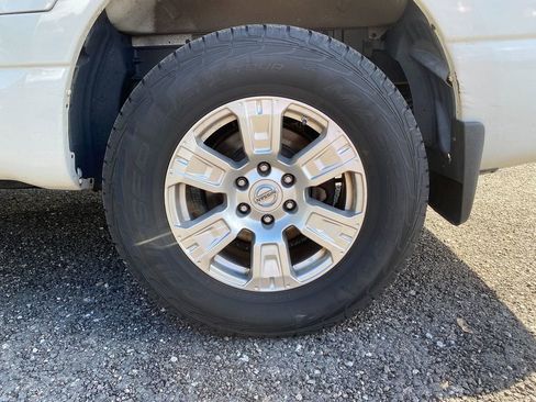 Used 2017 Nissan Titan SV image 24