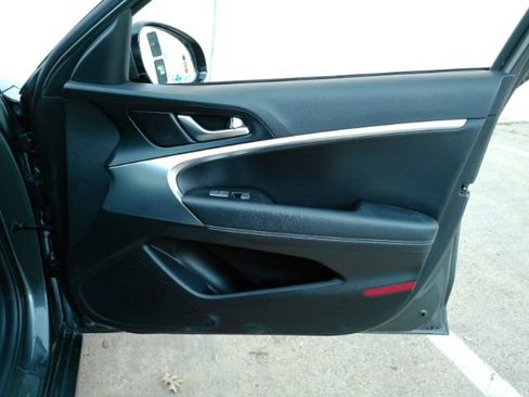 Used 2020 Genesis G70 2.0T image 18