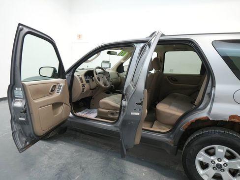 Used 2007 Ford Escape XLT image 17