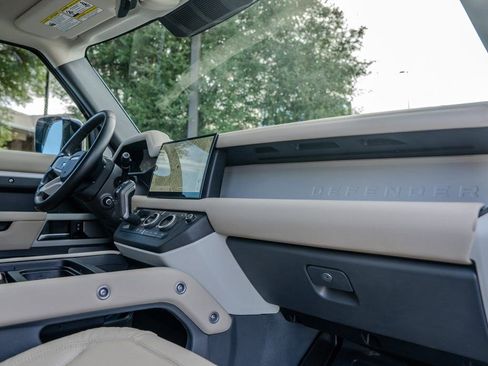 Used 2024 Land Rover Defender 130 S image 25