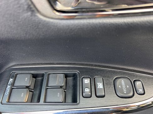 Used 2013 Toyota Avalon image 25