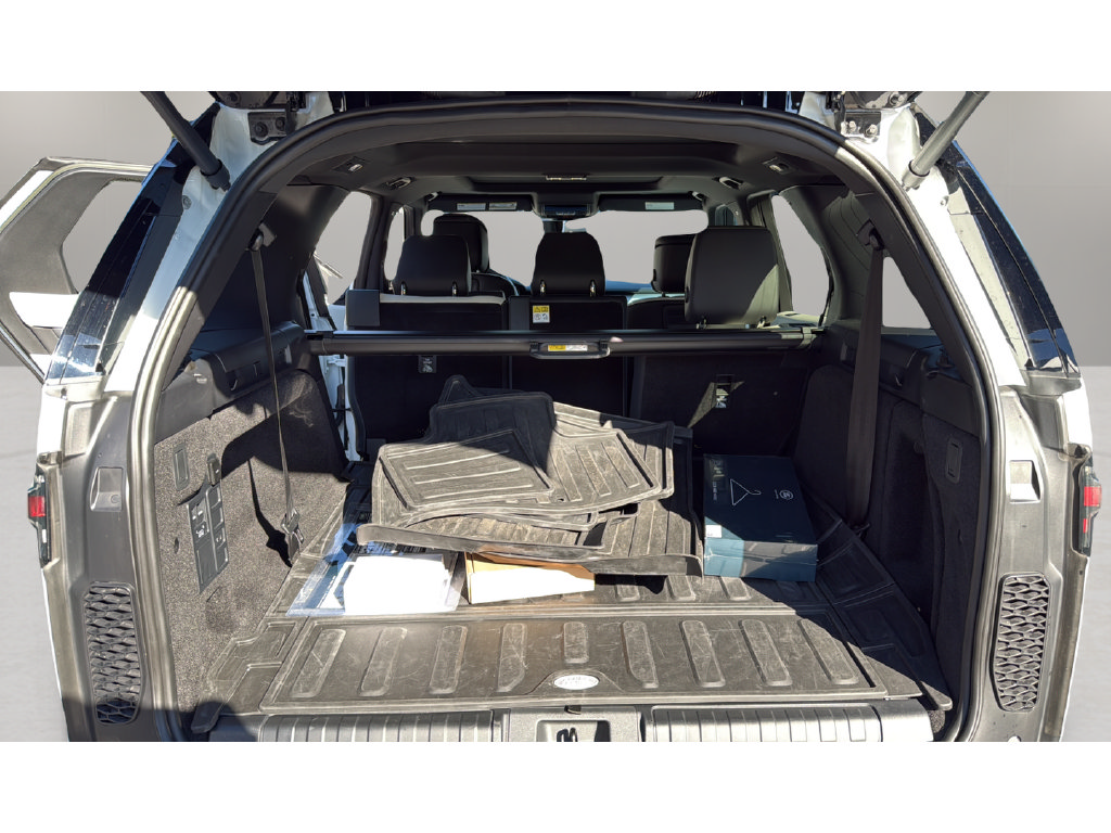Used 2024 Land Rover Discovery Dynamic SE AWD/4WD image 27
