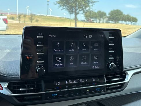 Certified 2023 Toyota Sienna Limited FWD image 11