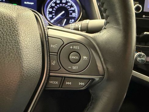 Used 2021 Toyota Camry SE w/ Convenience Package FWD image 26