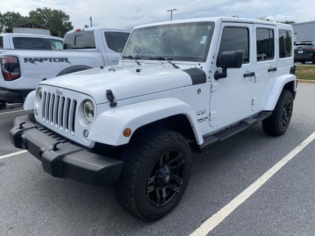 Used 2017 Jeep Wrangler Unlimited Sahara w/ Max Tow Package AWD/4WD image 3