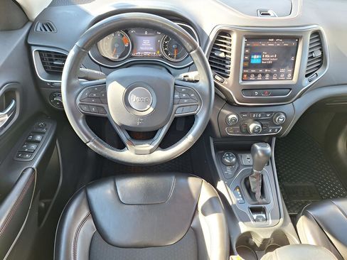 Used 2019 Jeep Cherokee Trailhawk image 9