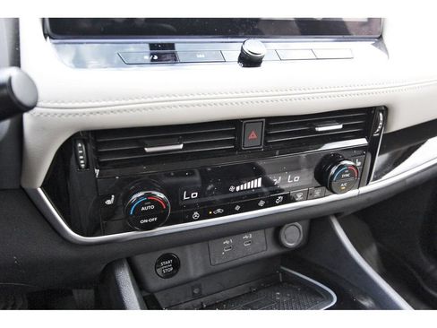 Used 2025 Nissan Rogue SL FWD image 22