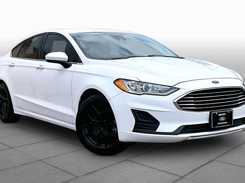 Used 2020 Ford Fusion SE image 3