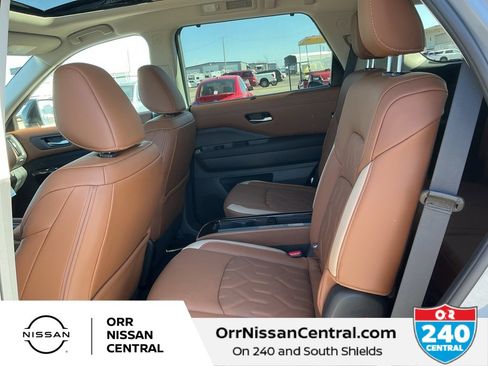New 2026 Nissan Pathfinder Platinum image 14