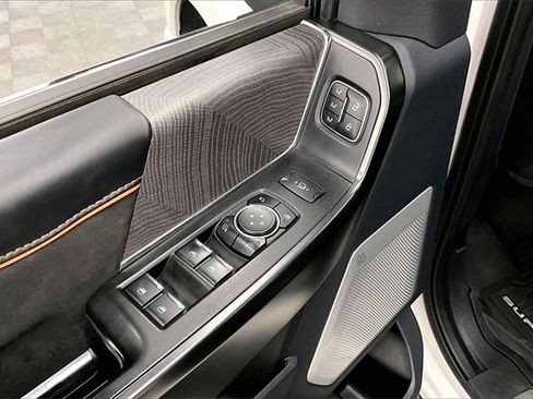 Used 2024 Ford F350 Platinum image 28