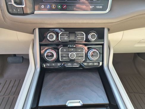 Used 2021 GMC Yukon Denali w/ LPO, Illumination Package AWD/4WD image 29