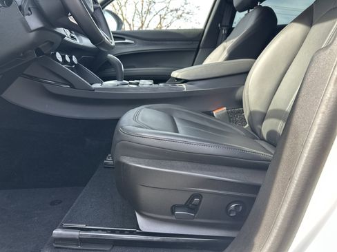 Used 2024 Alfa Romeo Stelvio Sprint image 11