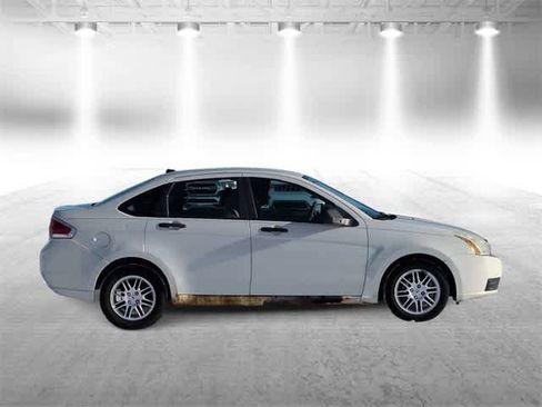 Used 2010 Ford Focus SE image 9