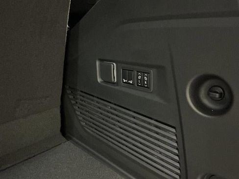 New 2026 GMC Yukon Denali Ultimate w/ LPO, Floor Liner Package AWD/4WD image 32