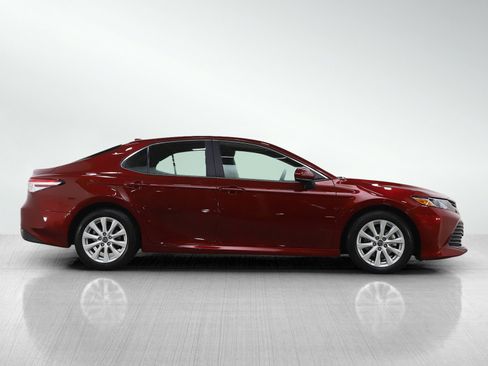 Used 2019 Toyota Camry LE image 6