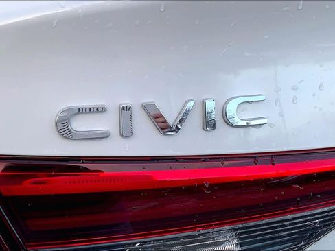 Used 2022 Honda Civic EX image 9