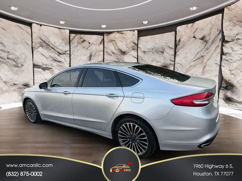 Used 2017 Ford Fusion SE w/ Fusion SE Technology Package image 3