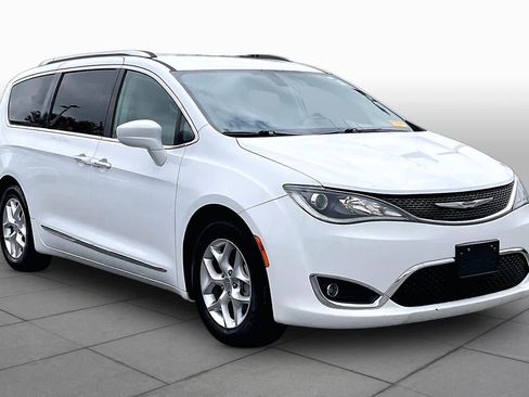 Used 2020 Chrysler Pacifica Touring-L Plus w/ Tire & Wheel Group FWD image 3