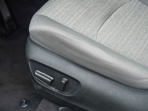 Used 2025 Toyota Sienna LE FWD image 26