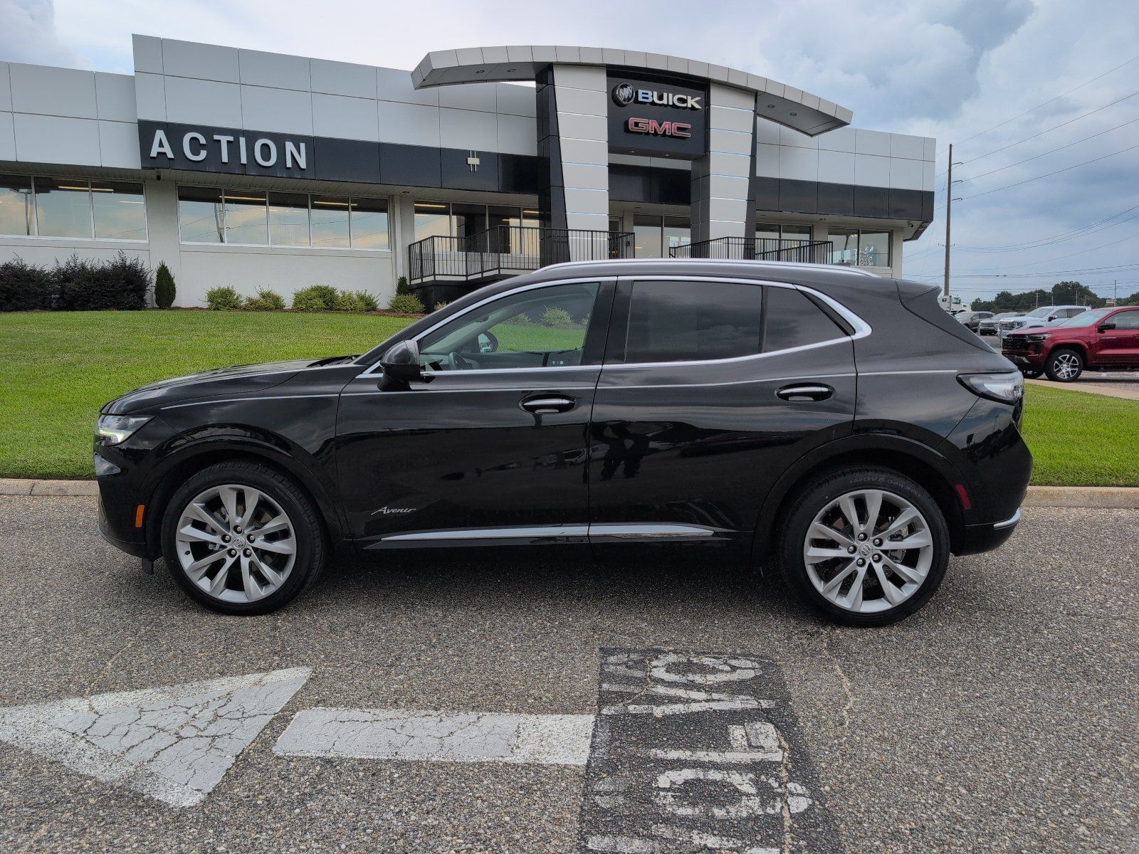 Used 2023 Buick Envision Avenir AWD/4WD image 2