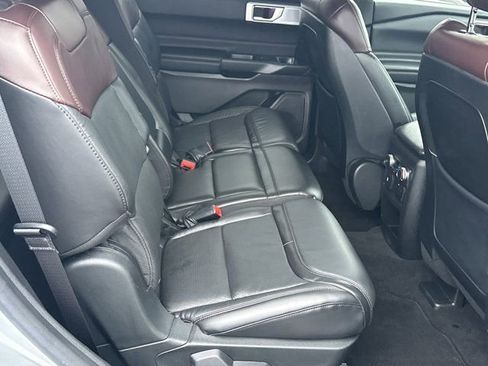 Used 2020 Ford Explorer Platinum w/ Premium Technology Package image 20