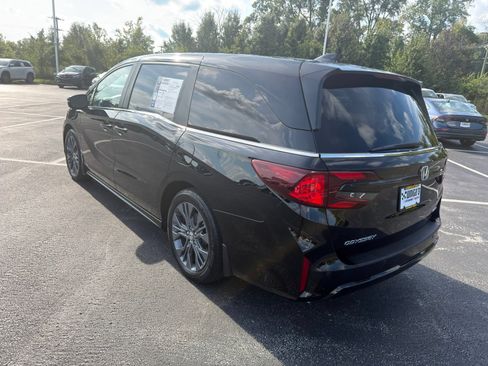 Used 2025 Honda Odyssey Touring image 6